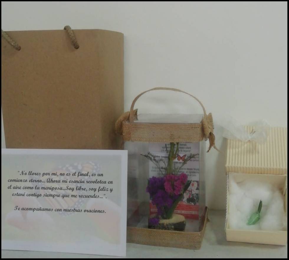 Detalle fúnebre: Crisálida, susurro en el viento.