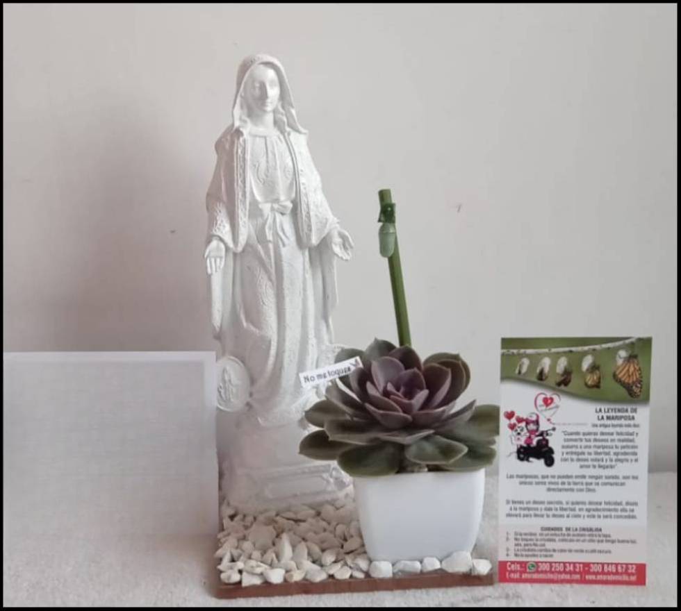 Detalles para condolencias: Crisálida, aliento de vida.